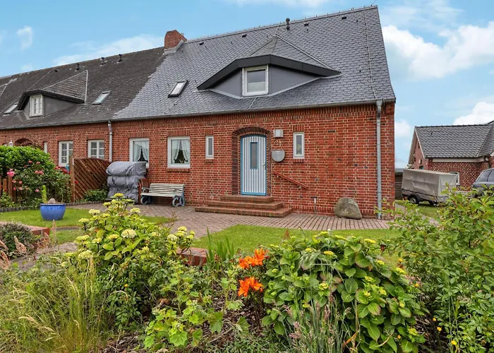 3 Bedroom Gorgeous Apartment In List