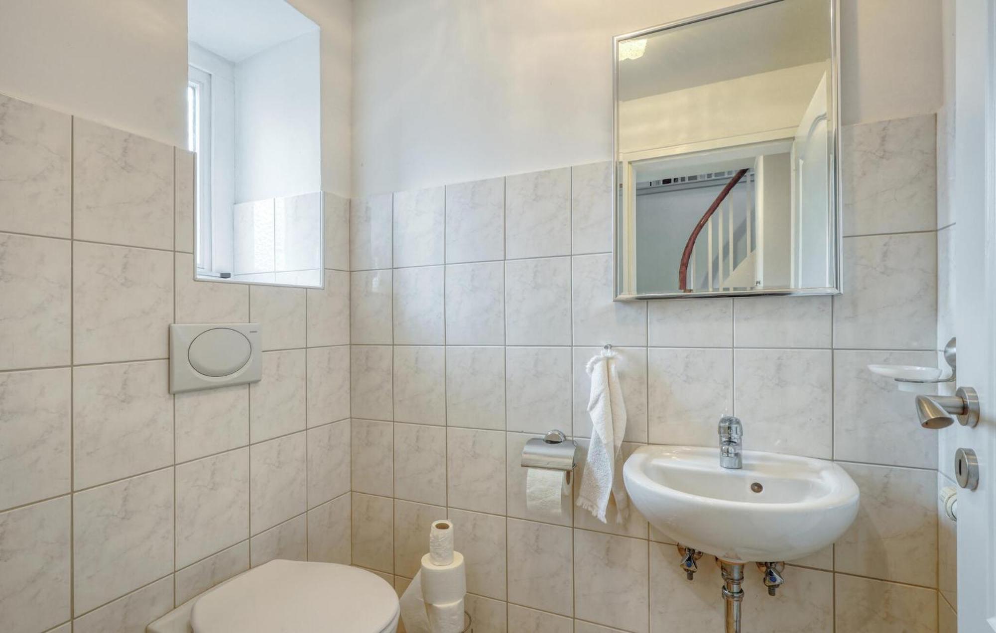 Apartment 3 Bedroom Gorgeous In *
